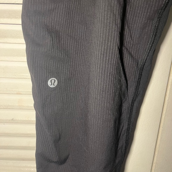 Lululemon Black Cropped studio pants size 14 - Picture 3 of 6